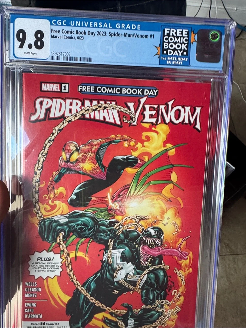 Marvel Spider-Man/Venom Comic Book Cover – Red, Black, Yellow